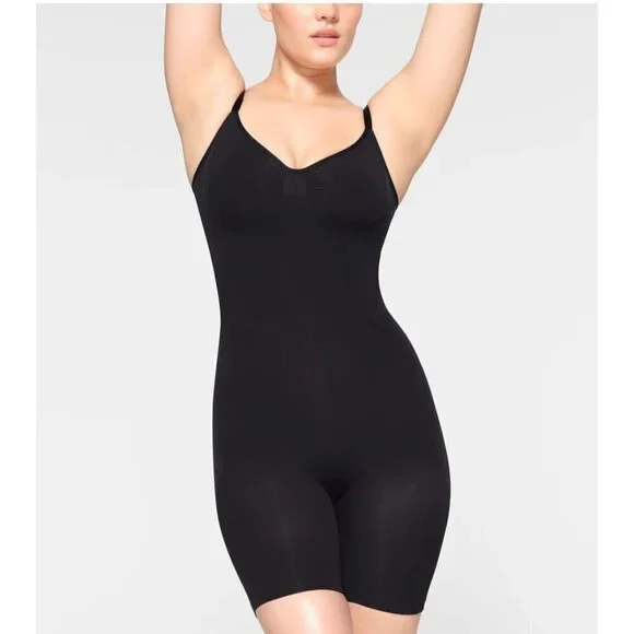 New without tags Skims Seamless Sculpting Mid Thigh Bodysuit SZ S/M in Black - Picture 1 of 7